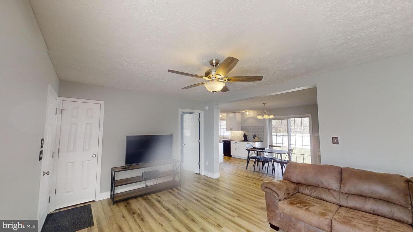 90 Overton Drive photo 4