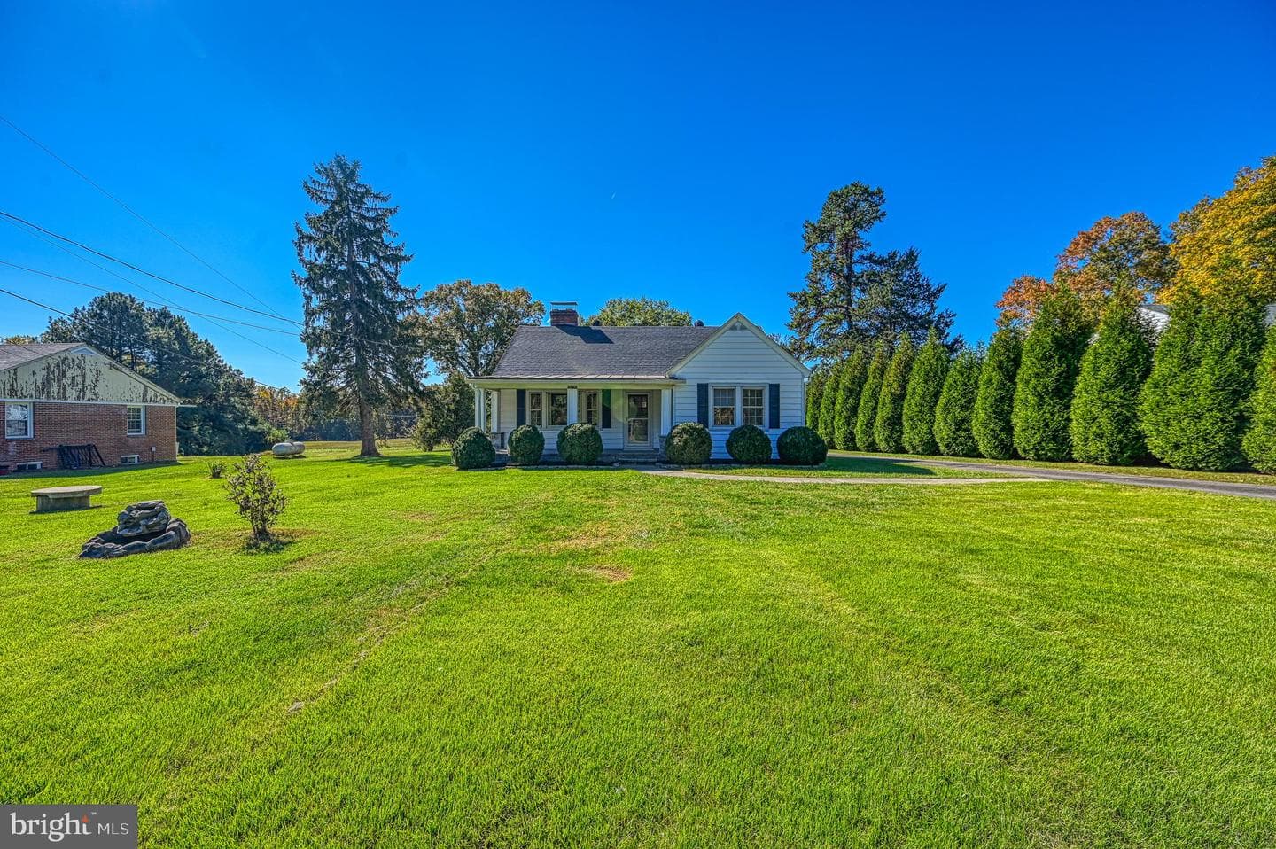 19714 Louisa Road photo 2