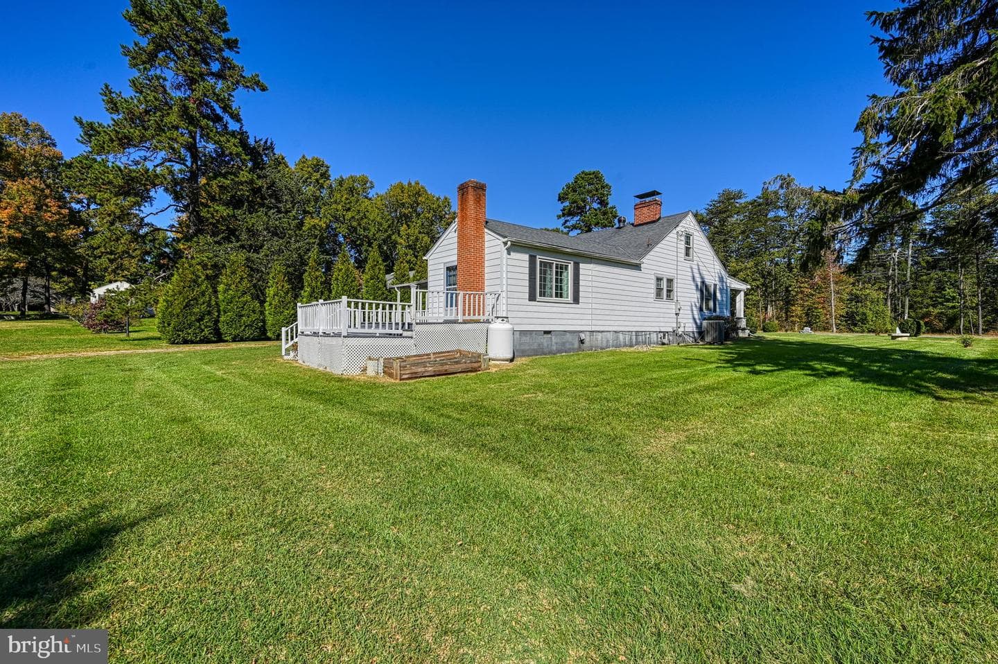 19714 Louisa Road photo 5
