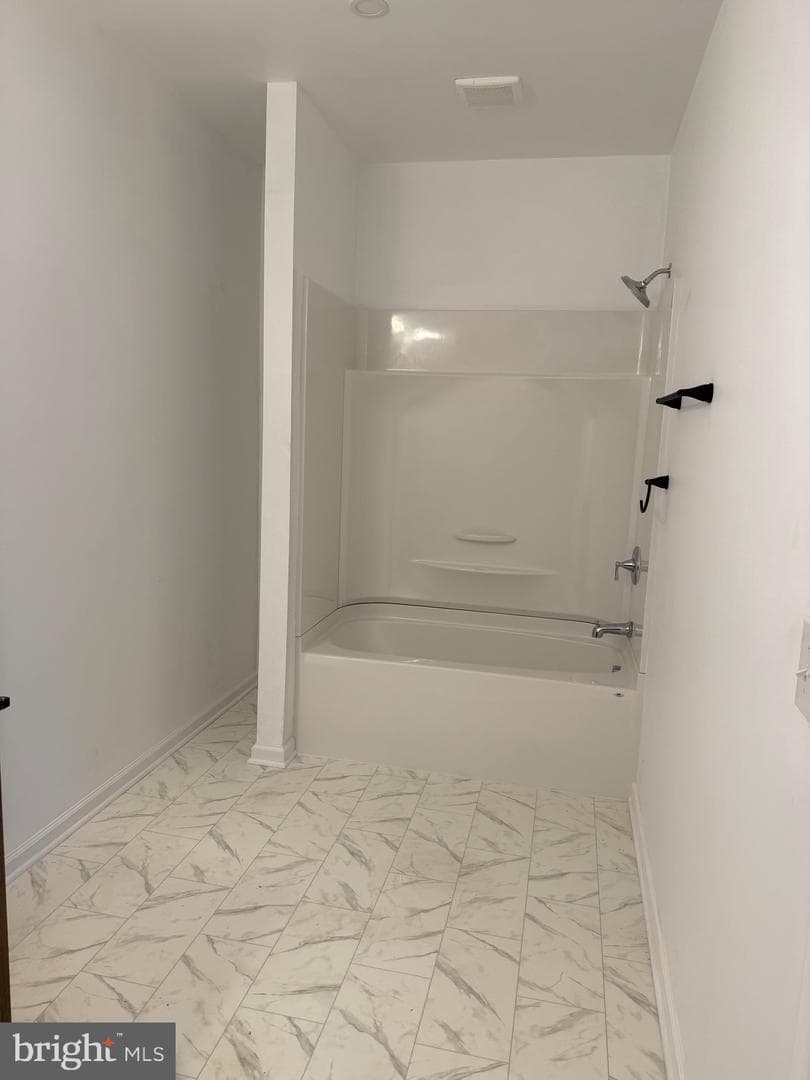 618 St. Mary's Avenue photo 12