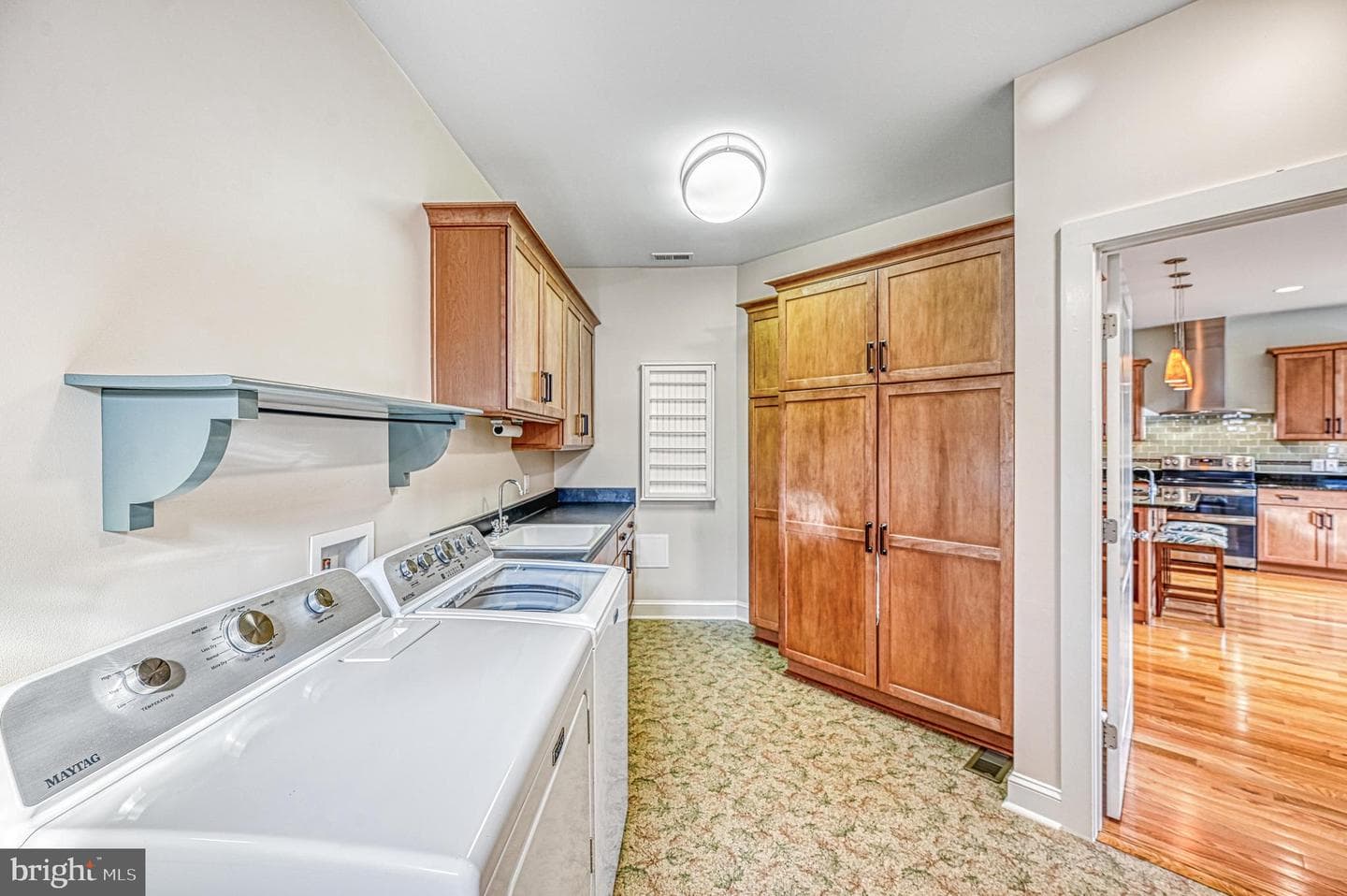 241 William Street photo 35