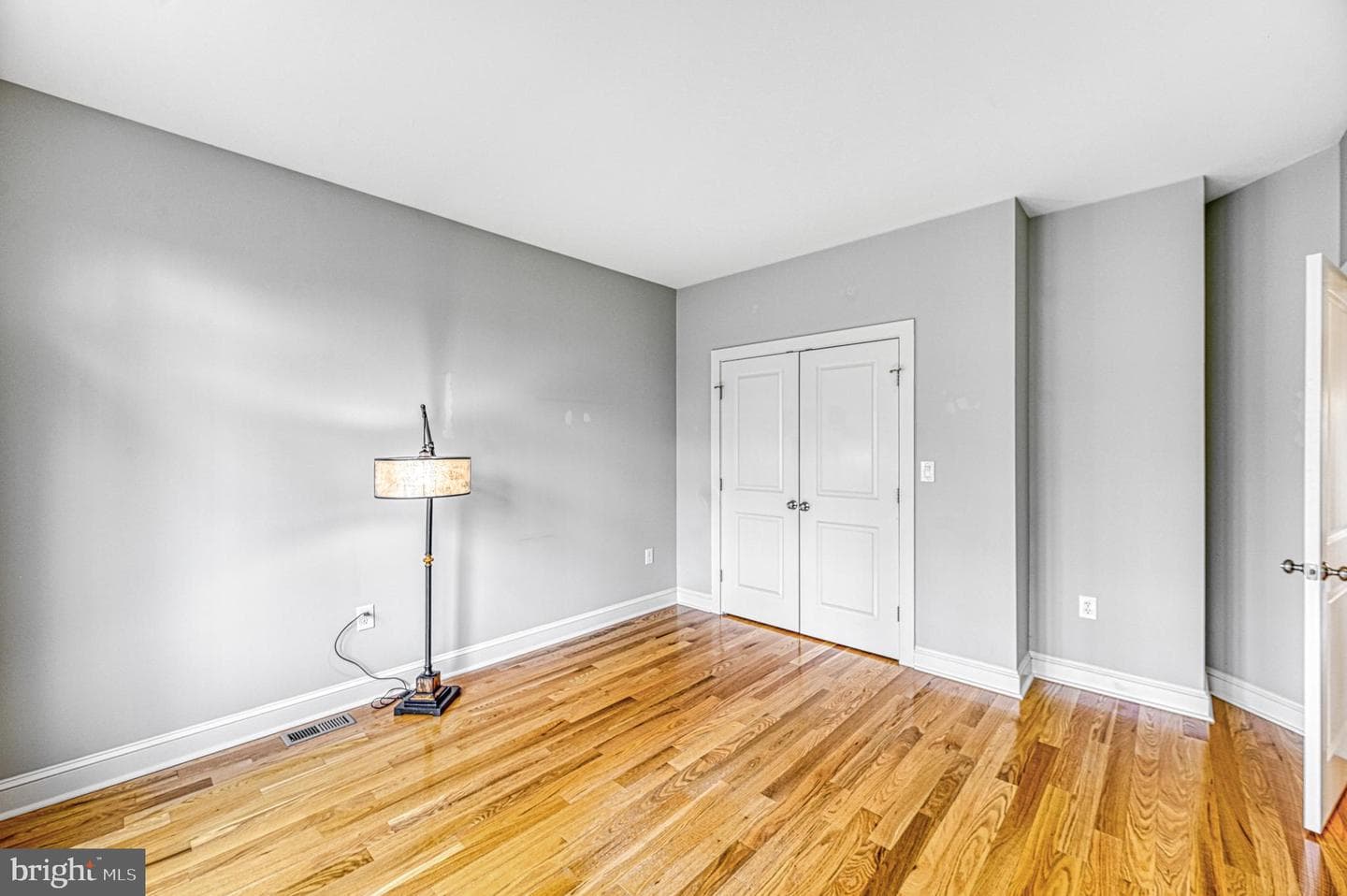 241 William Street photo 9