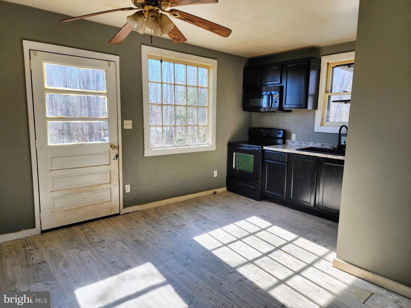354 Carpenter Lane photo 22
