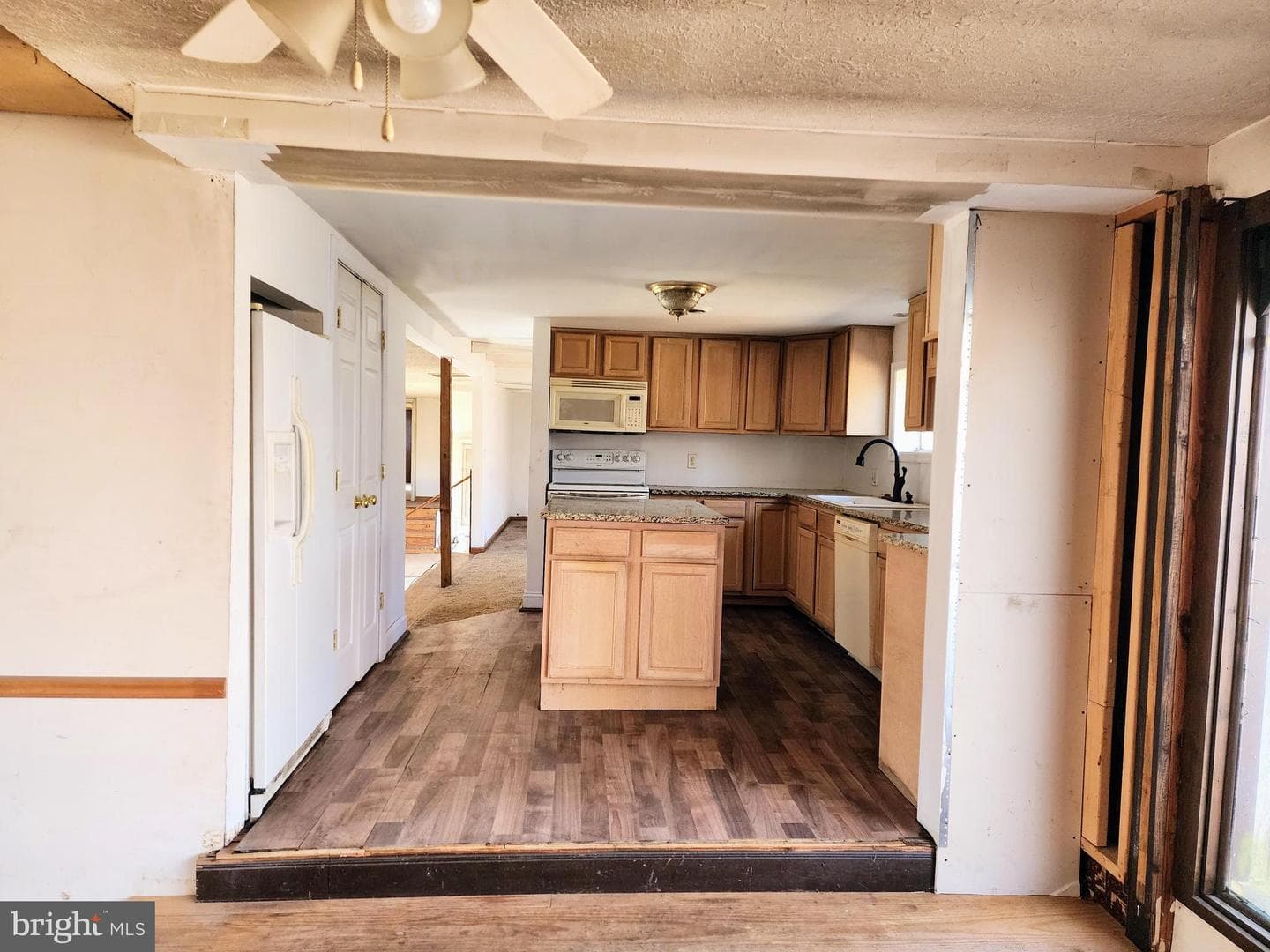 354 Carpenter Lane photo 9