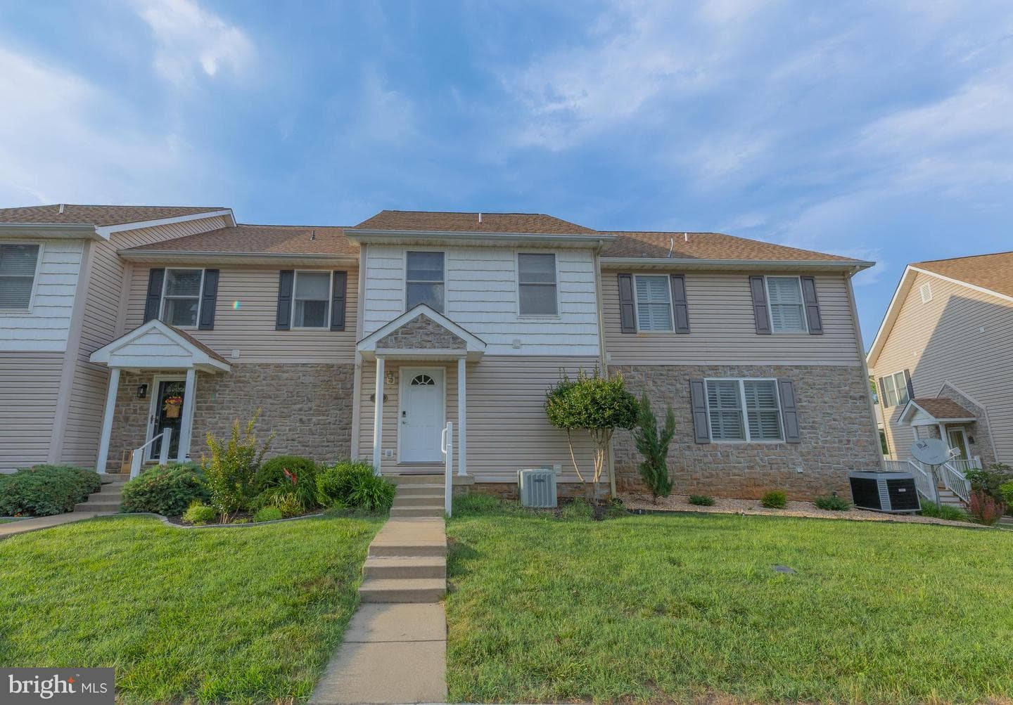 288 Lake Front Drive photo 2