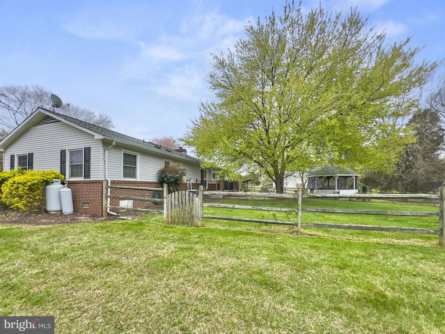 189 Bluewater Boulevard N photo 26