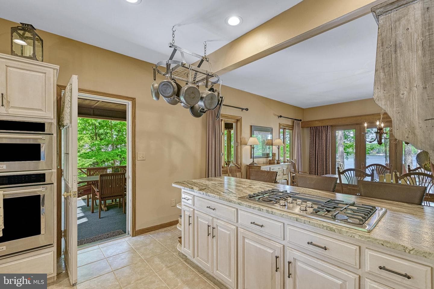 524 Douglas Road photo 16
