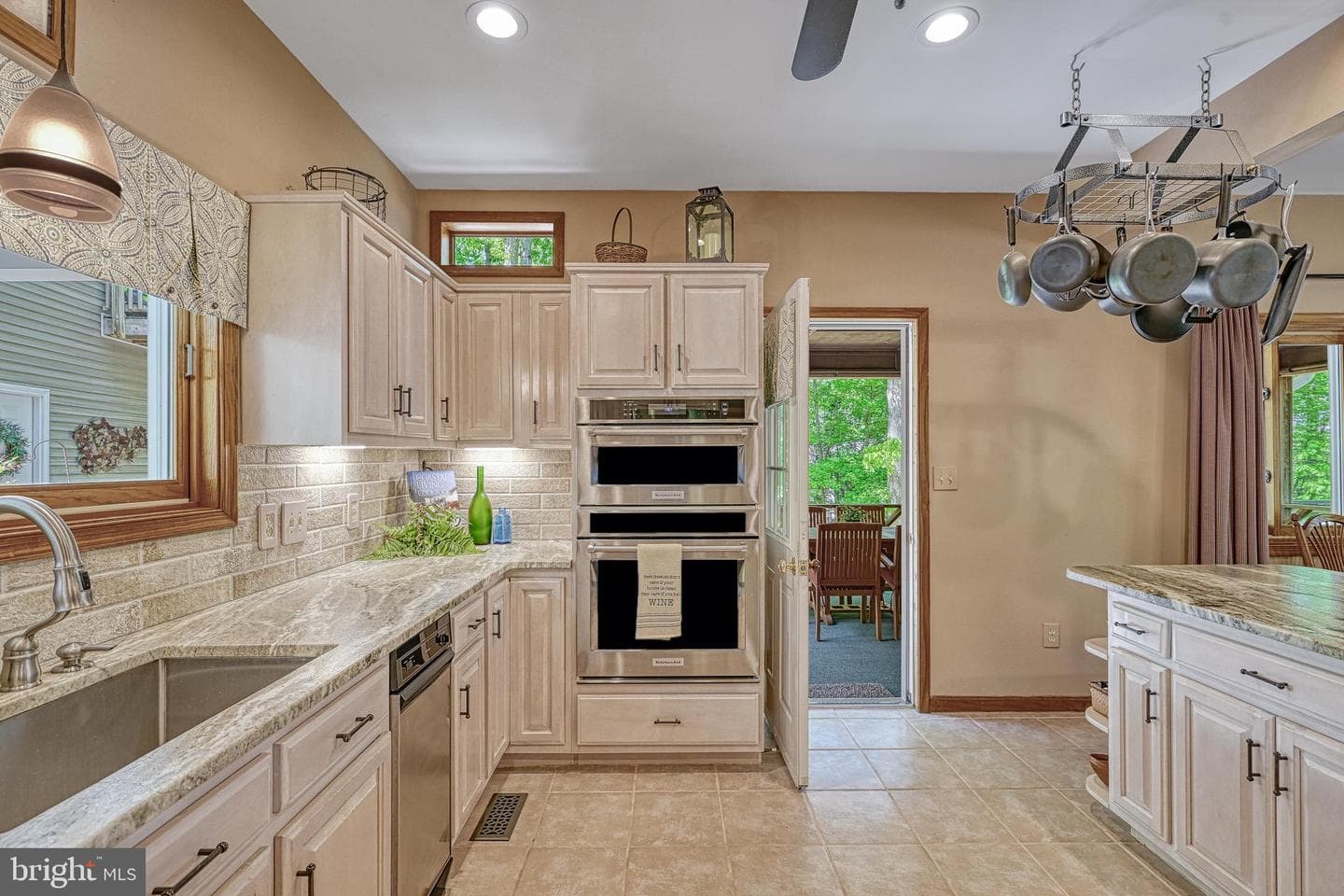 524 Douglas Road photo 17