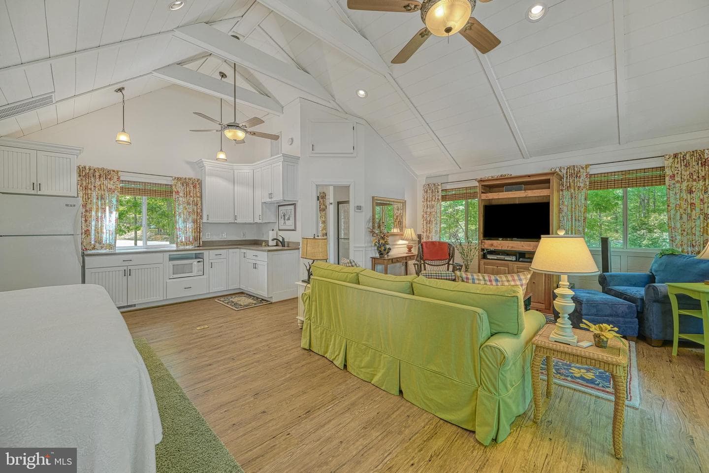 524 Douglas Road photo 35