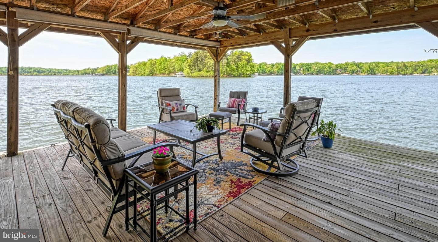 524 Douglas Road photo 55