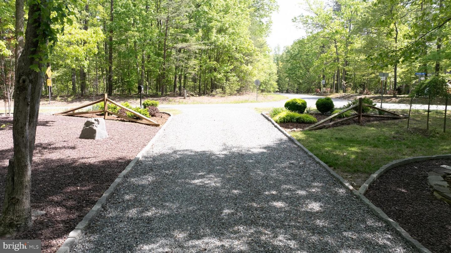 524 Douglas Road photo 63