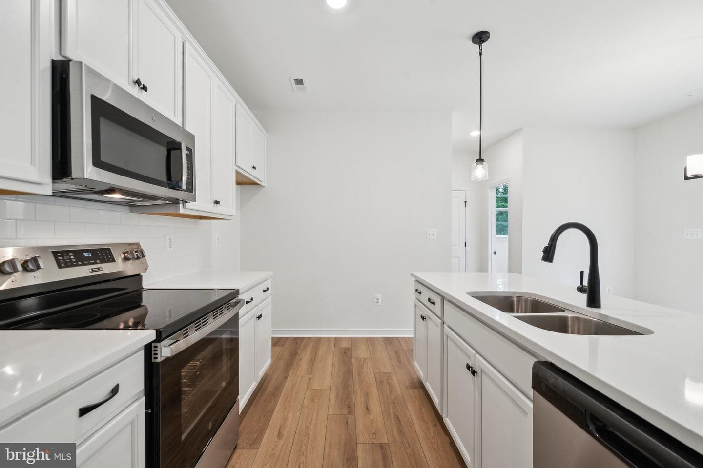 405 Richmond Avenue photo 10