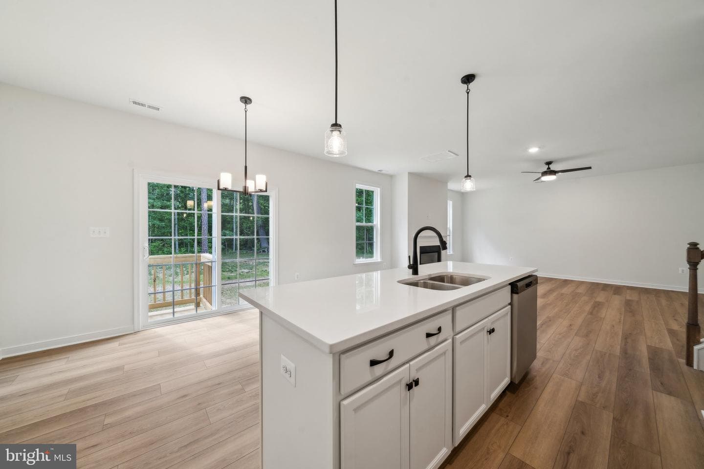 405 Richmond Avenue photo 11