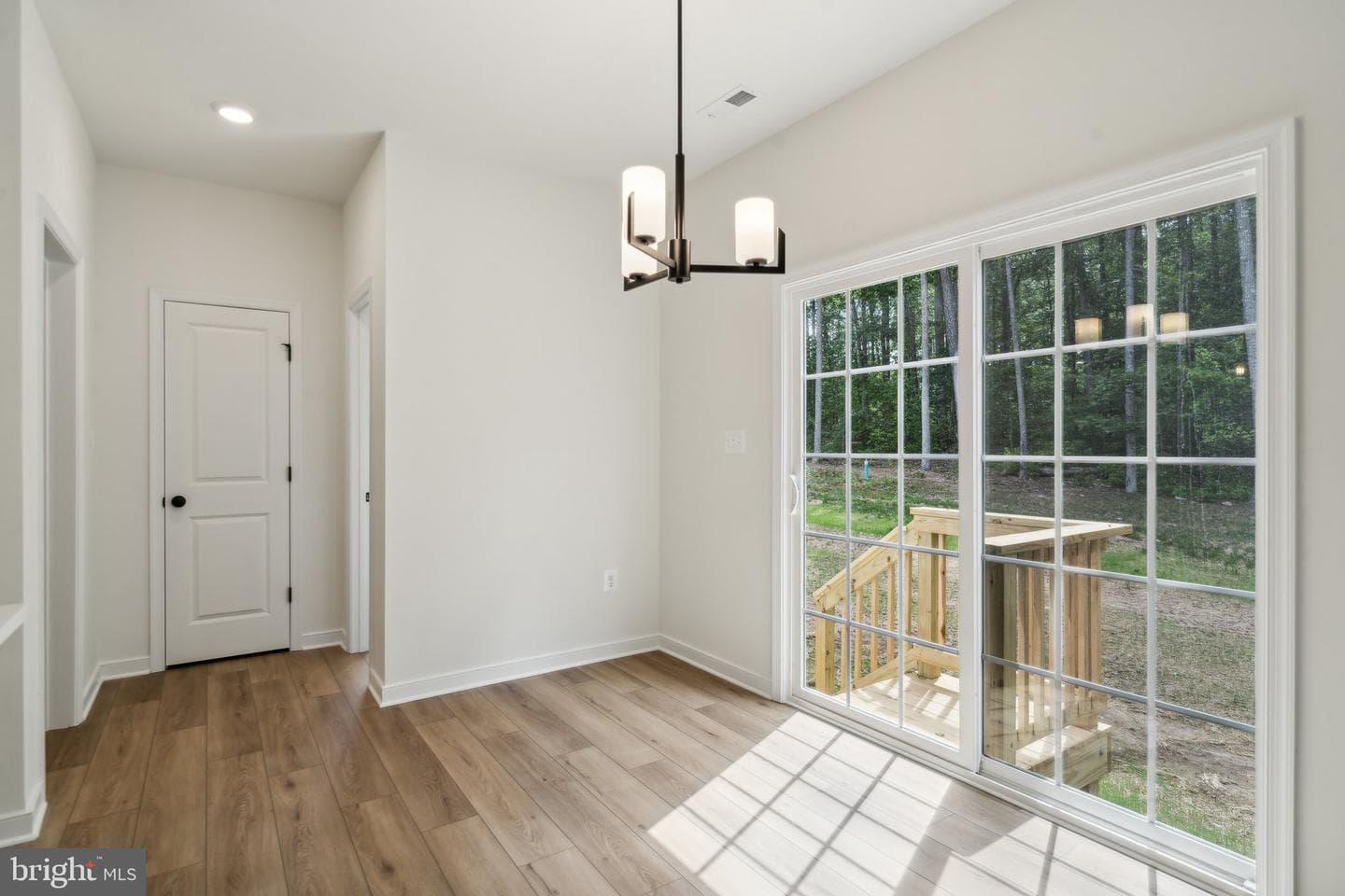405 Richmond Avenue photo 13