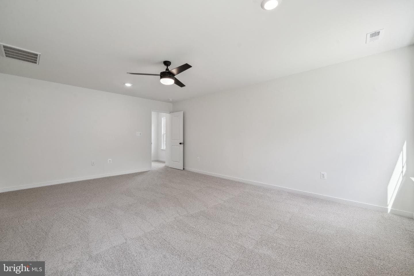 405 Richmond Avenue photo 17