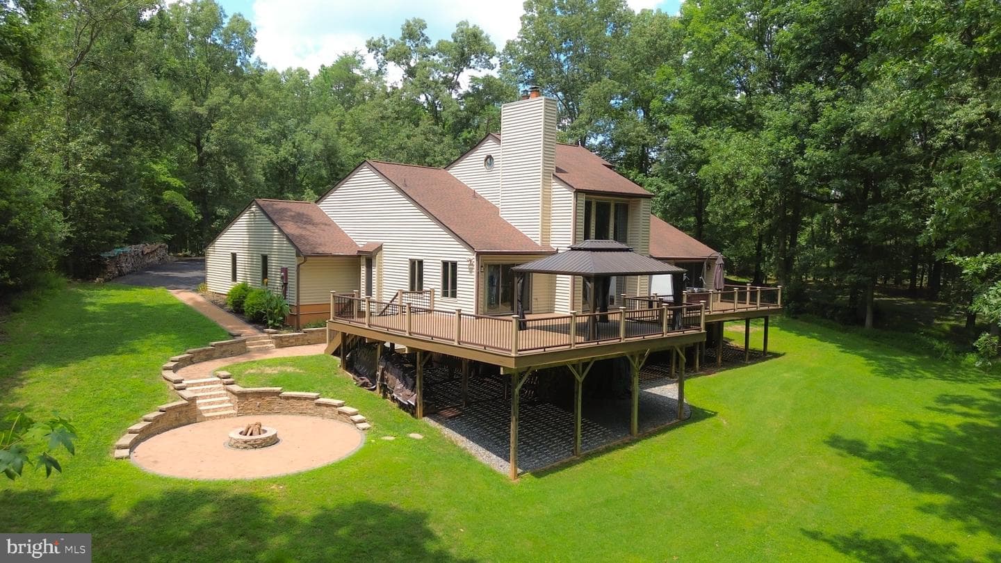 282 Lakeway Road
