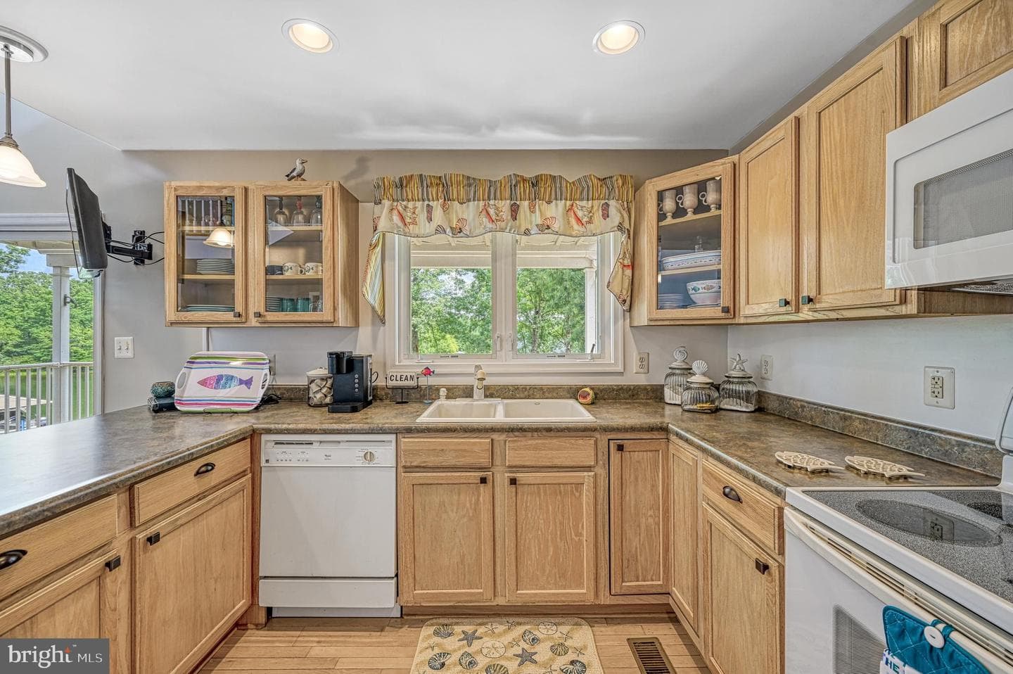 286 Lake Front Drive photo 12