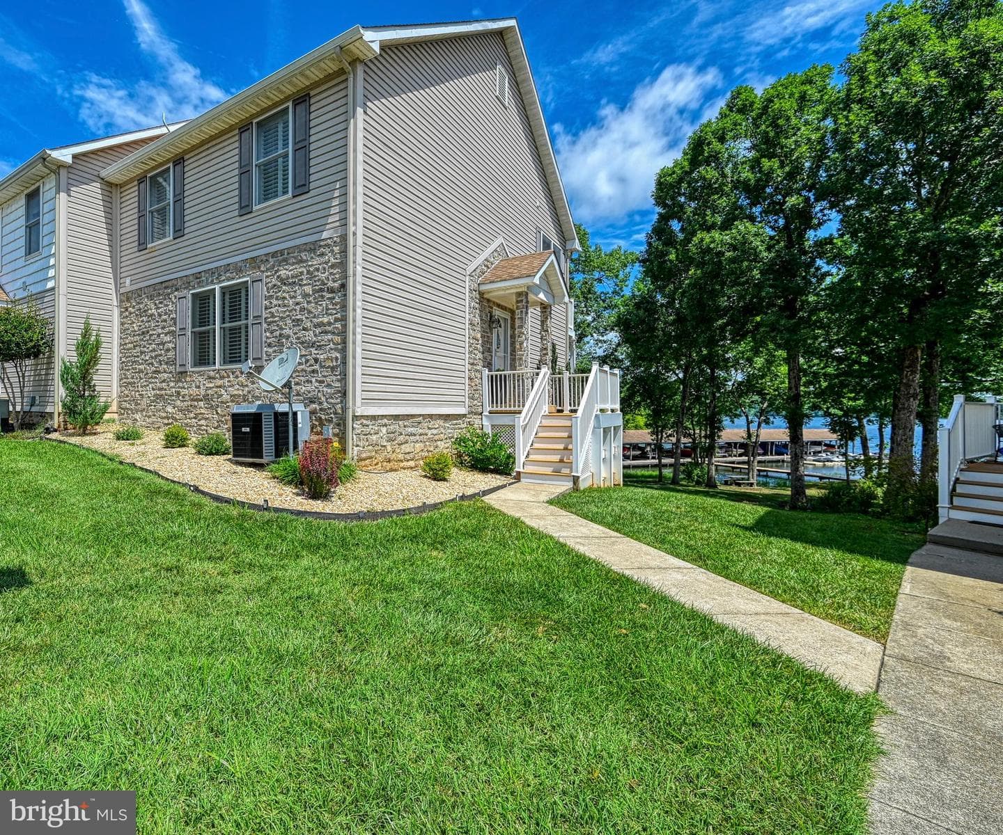 286 Lake Front Drive photo 2
