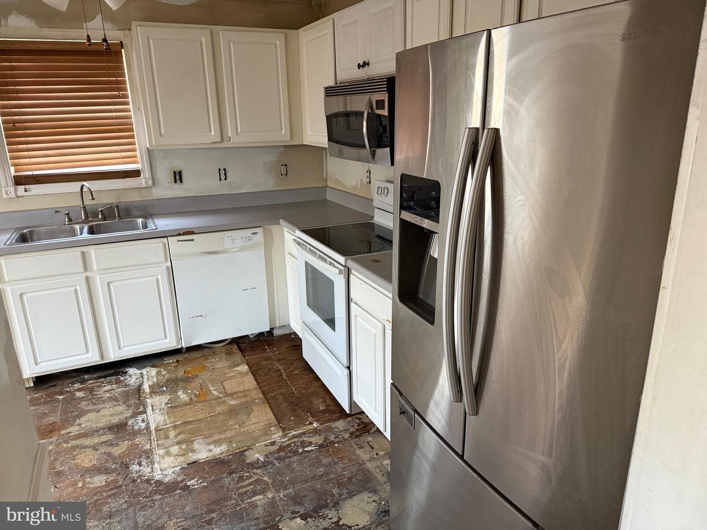 231 Derby Lane photo 4