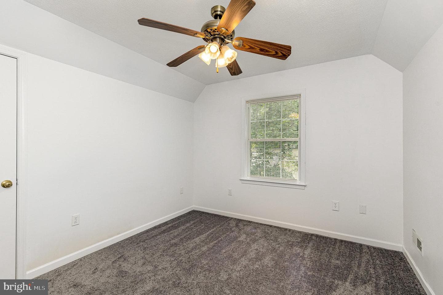 127 Ferndale Drive photo 16