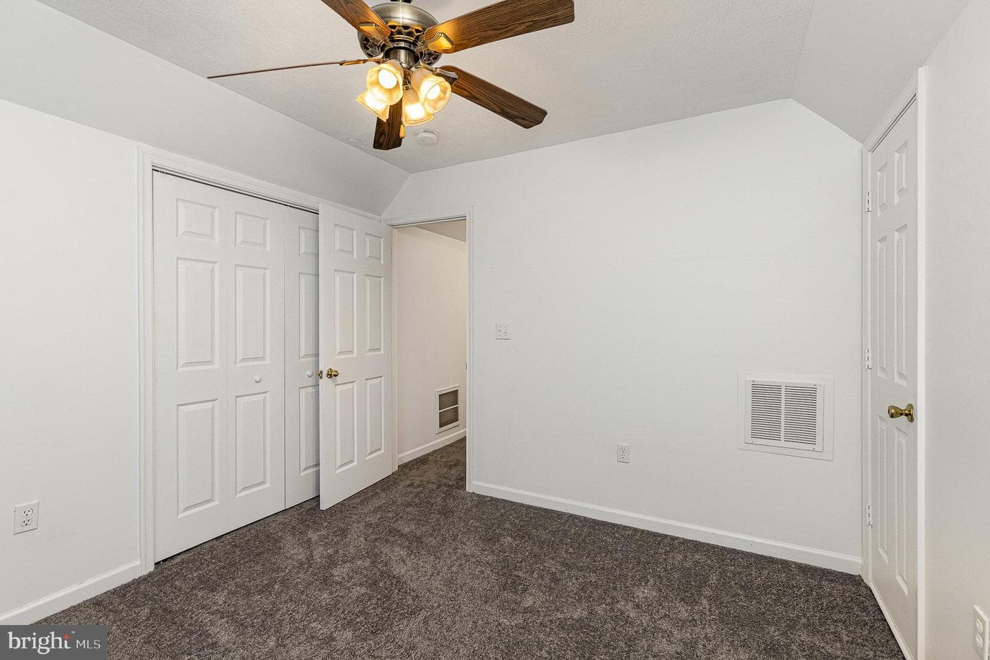 127 Ferndale Drive photo 17