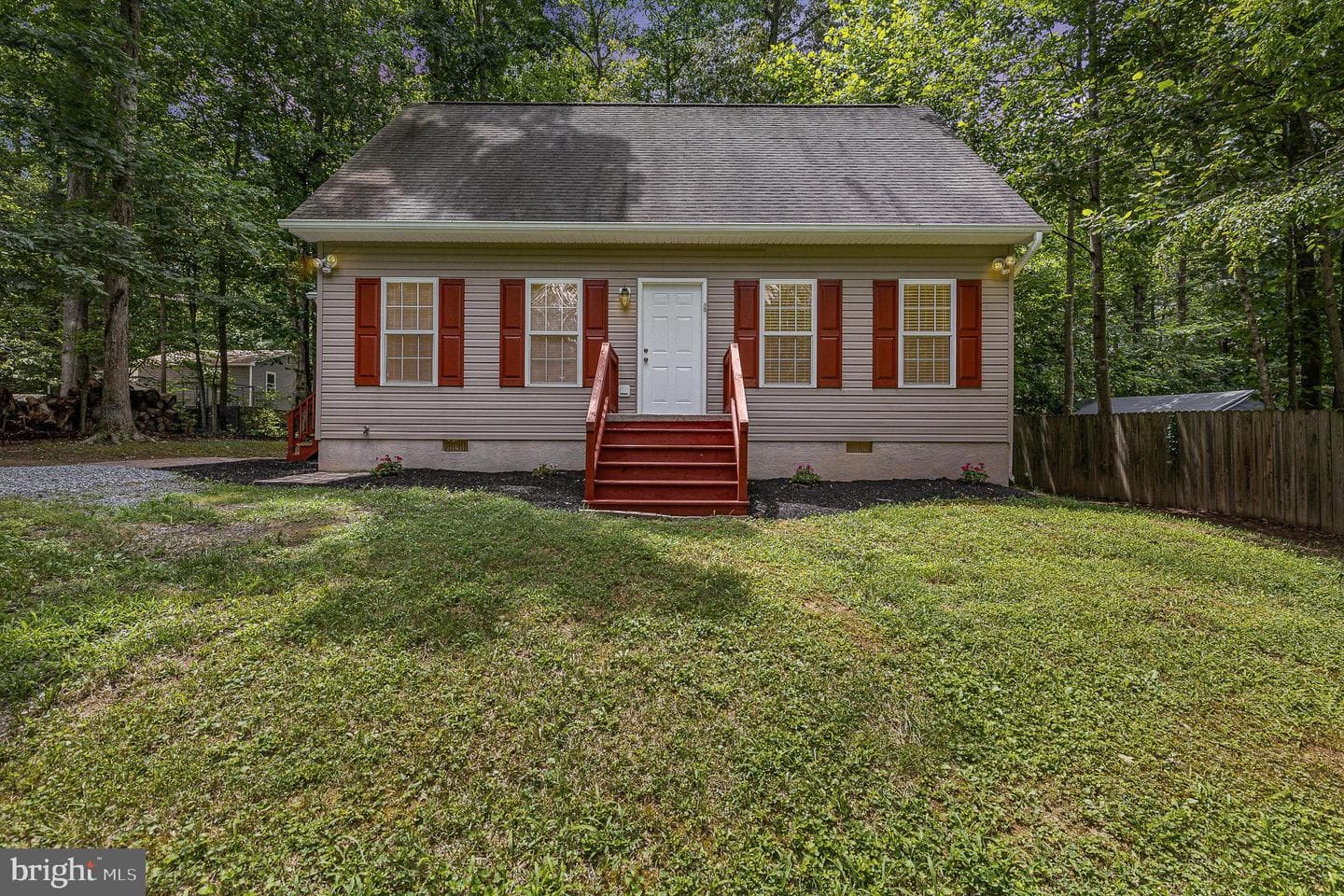 127 Ferndale Drive photo 2