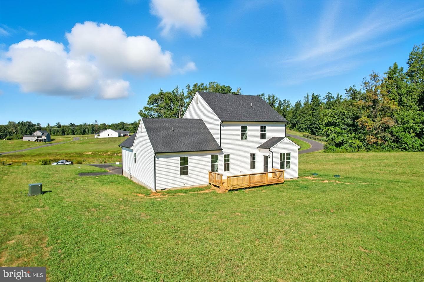 647 Fairview Drive photo 32