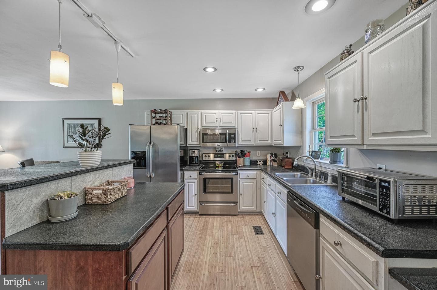 193 Mountain View photo 9