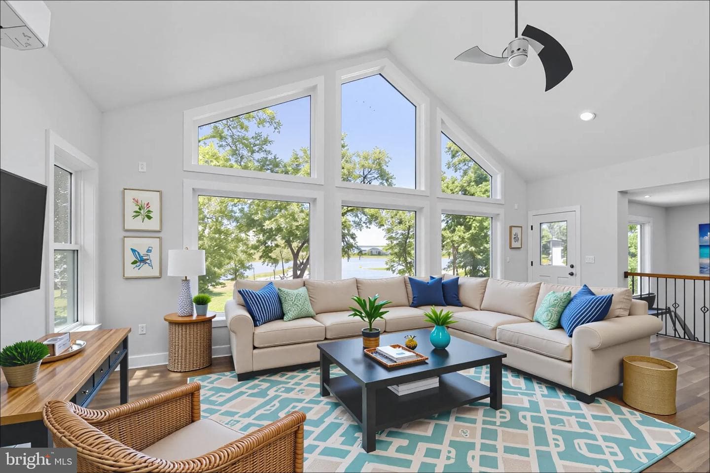 159 Plateau Road photo 1