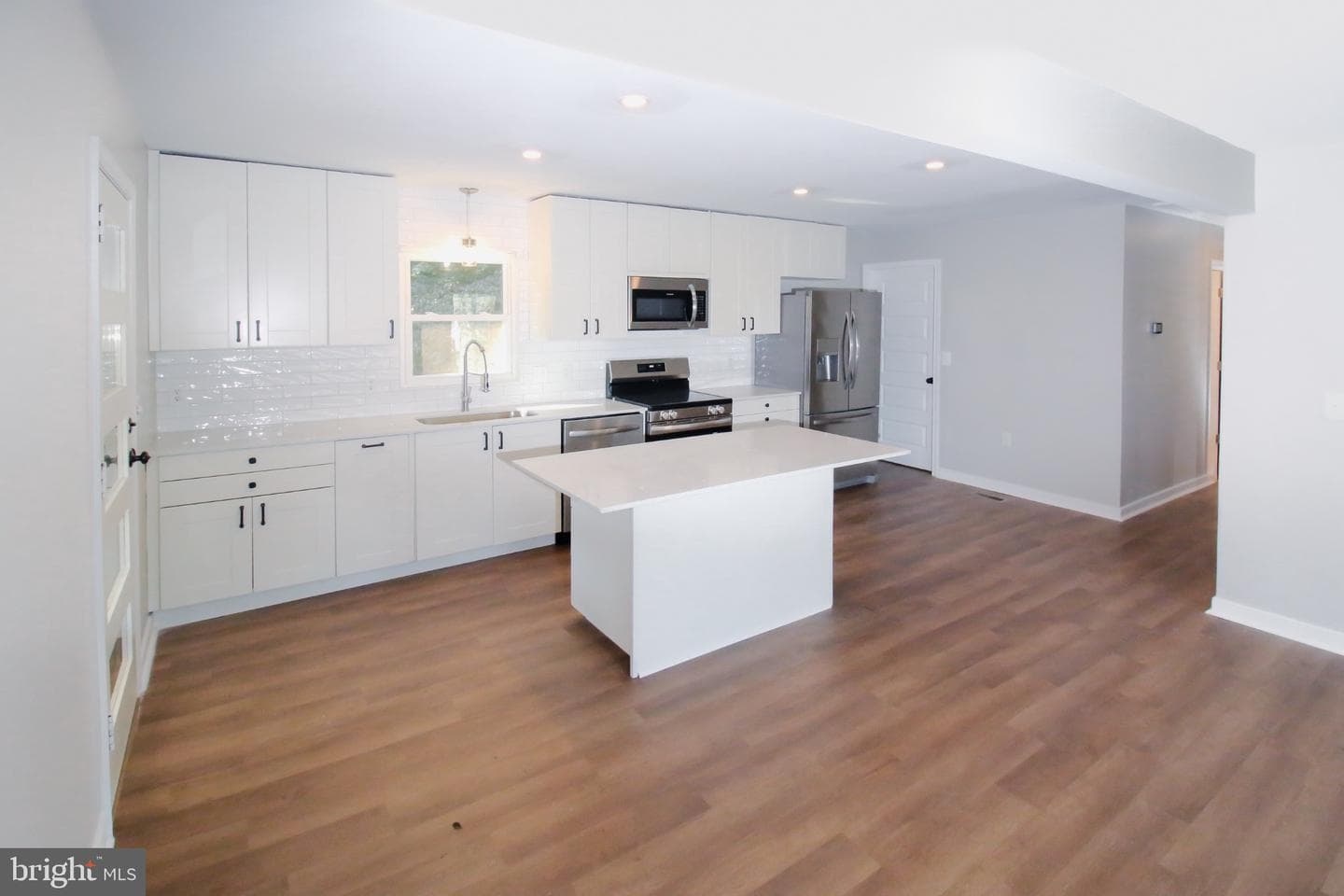 203 W Eighth Street photo 9