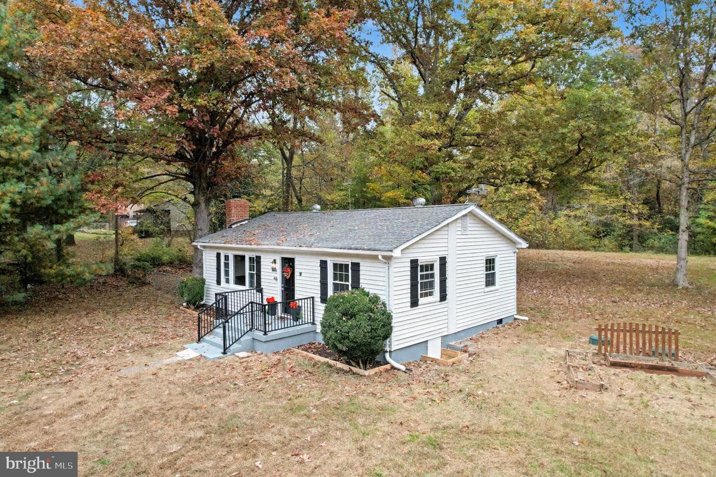 846 Borden Road photo 4