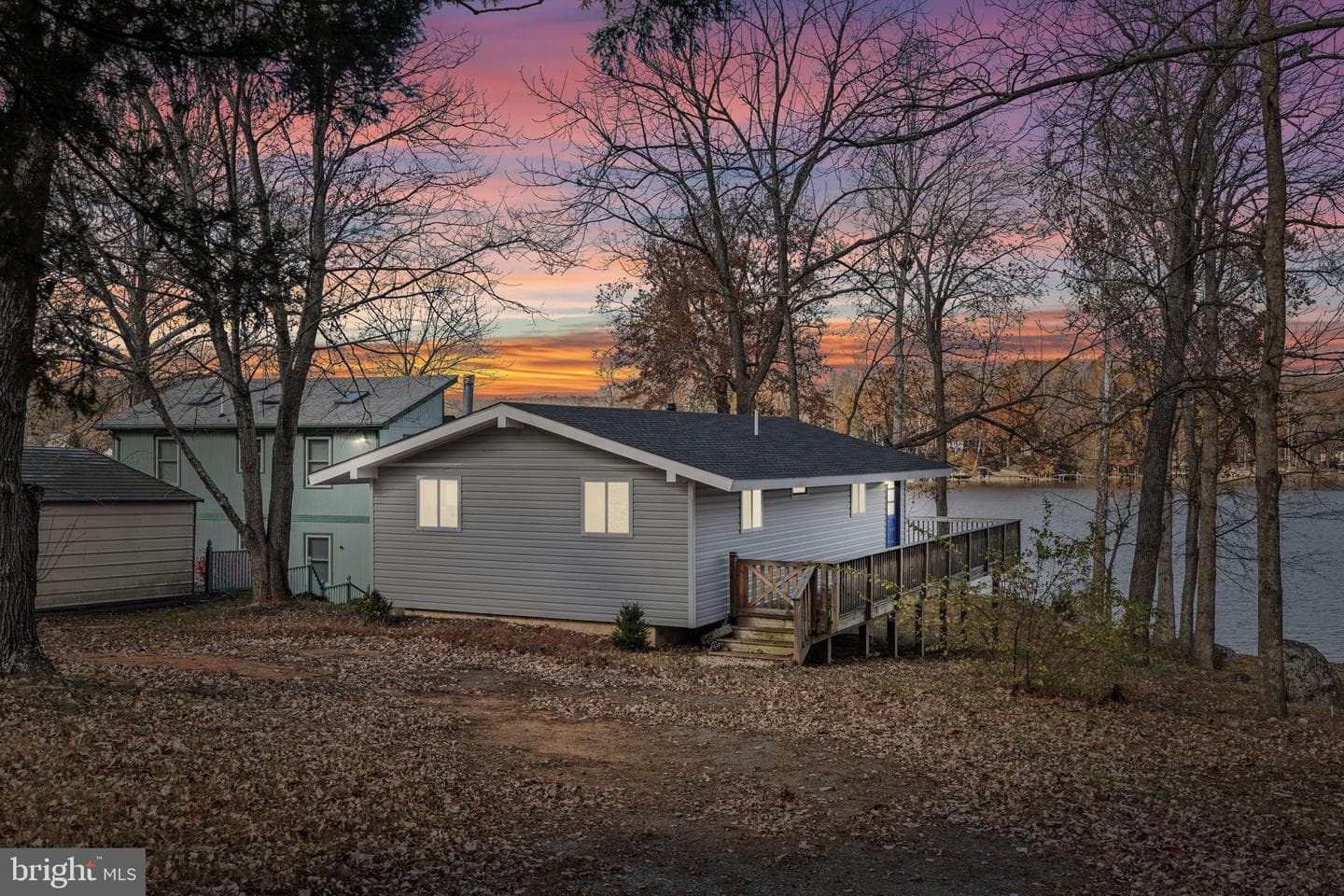 1262 S Lakeshore Drive, Louisa