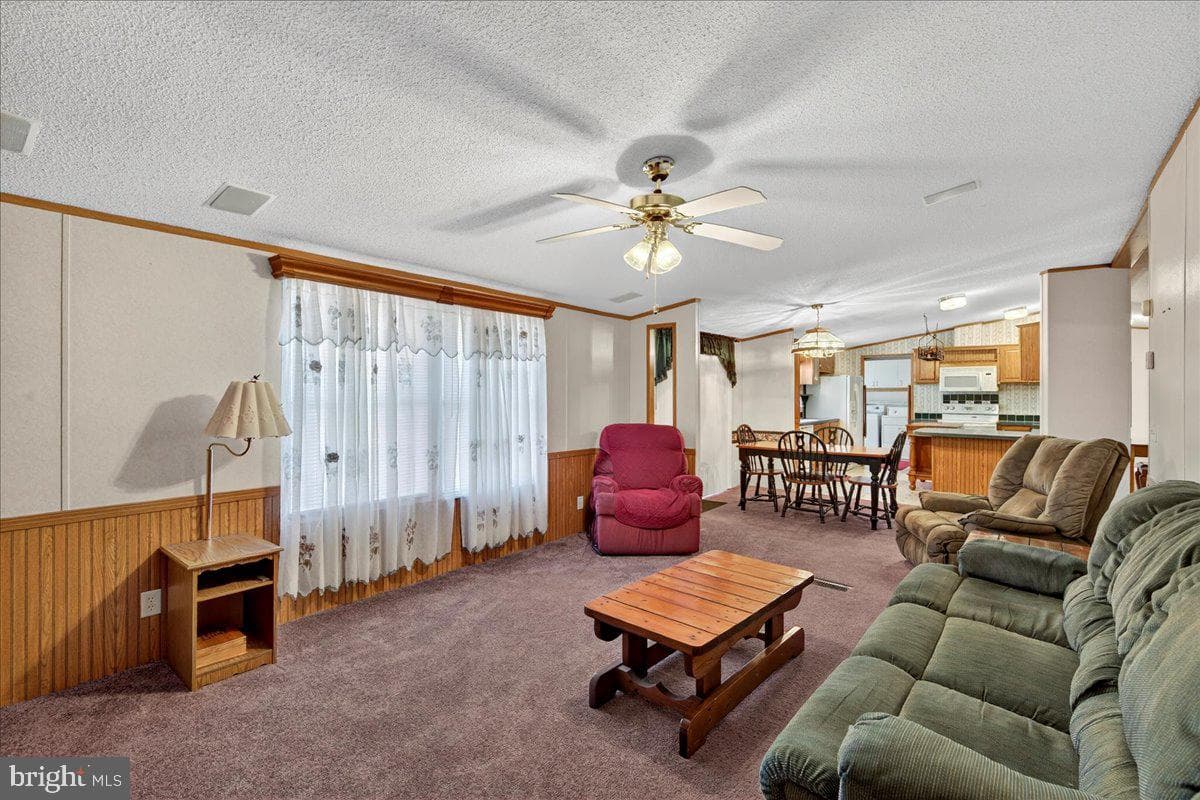 220 Chalklevel Road photo 38