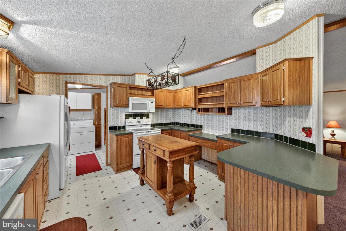 220 Chalklevel Road photo 43