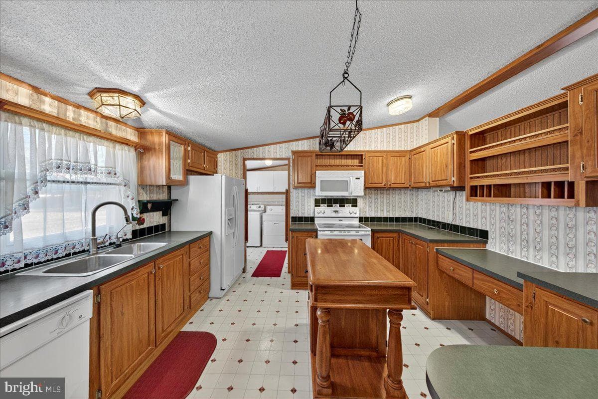 220 Chalklevel Road photo 44