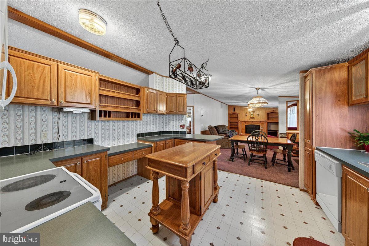 220 Chalklevel Road photo 45