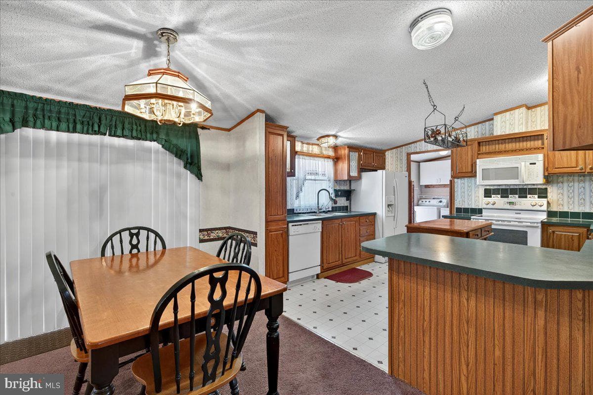 220 Chalklevel Road photo 58