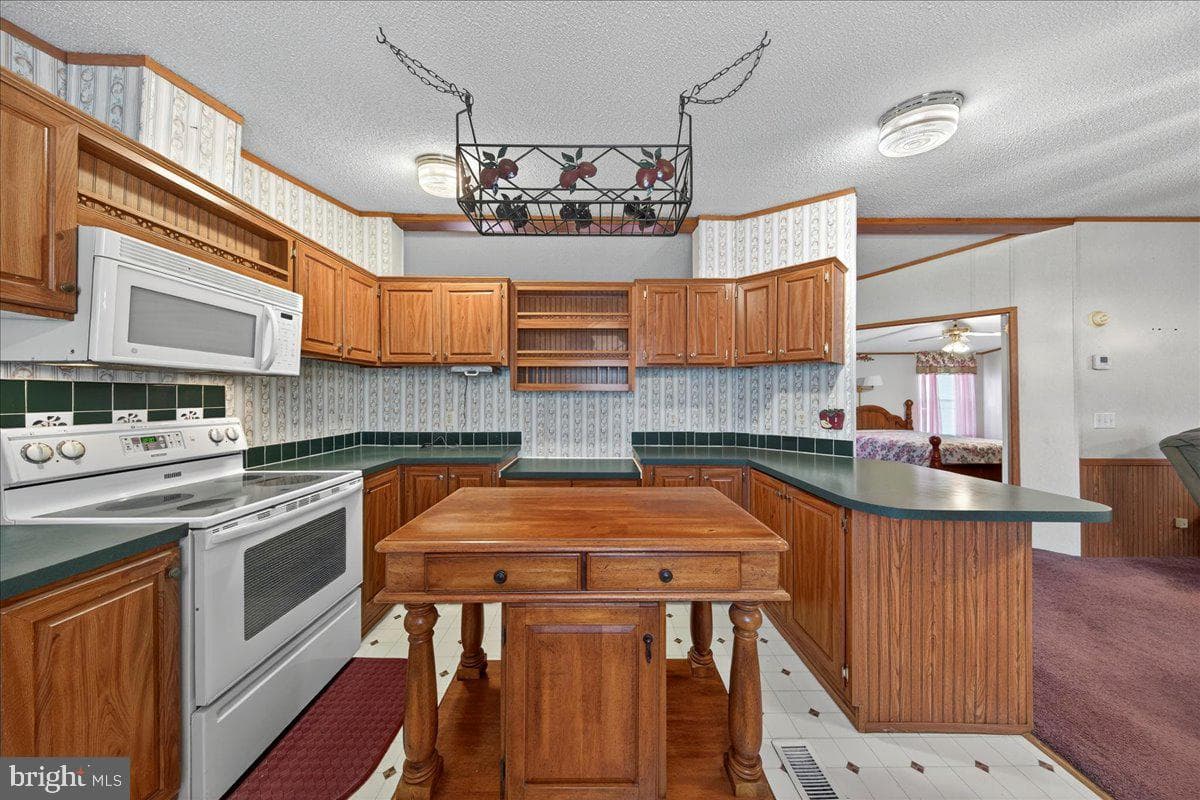 220 Chalklevel Road photo 60