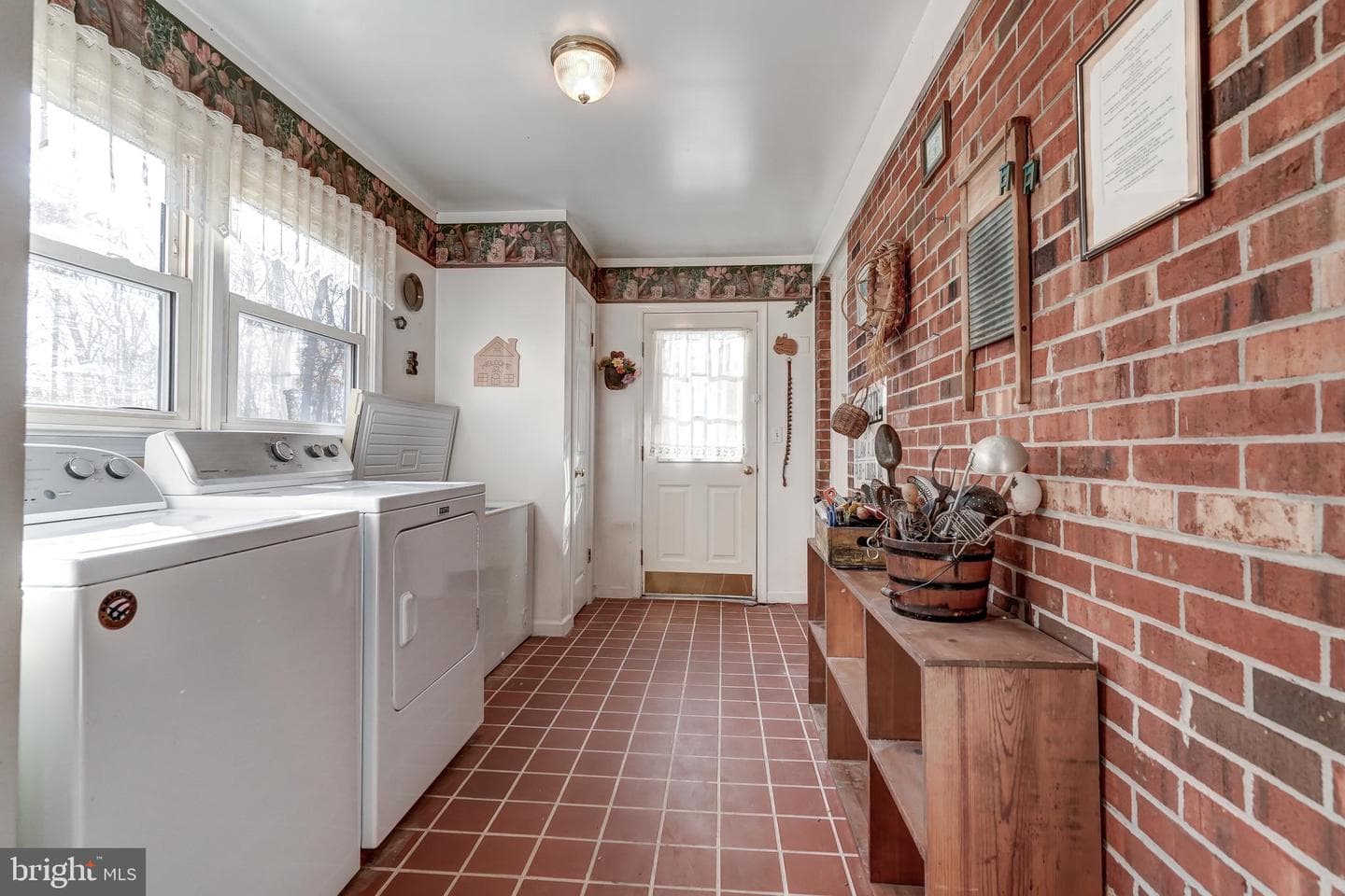 209 Walnut Woods Drive photo 33