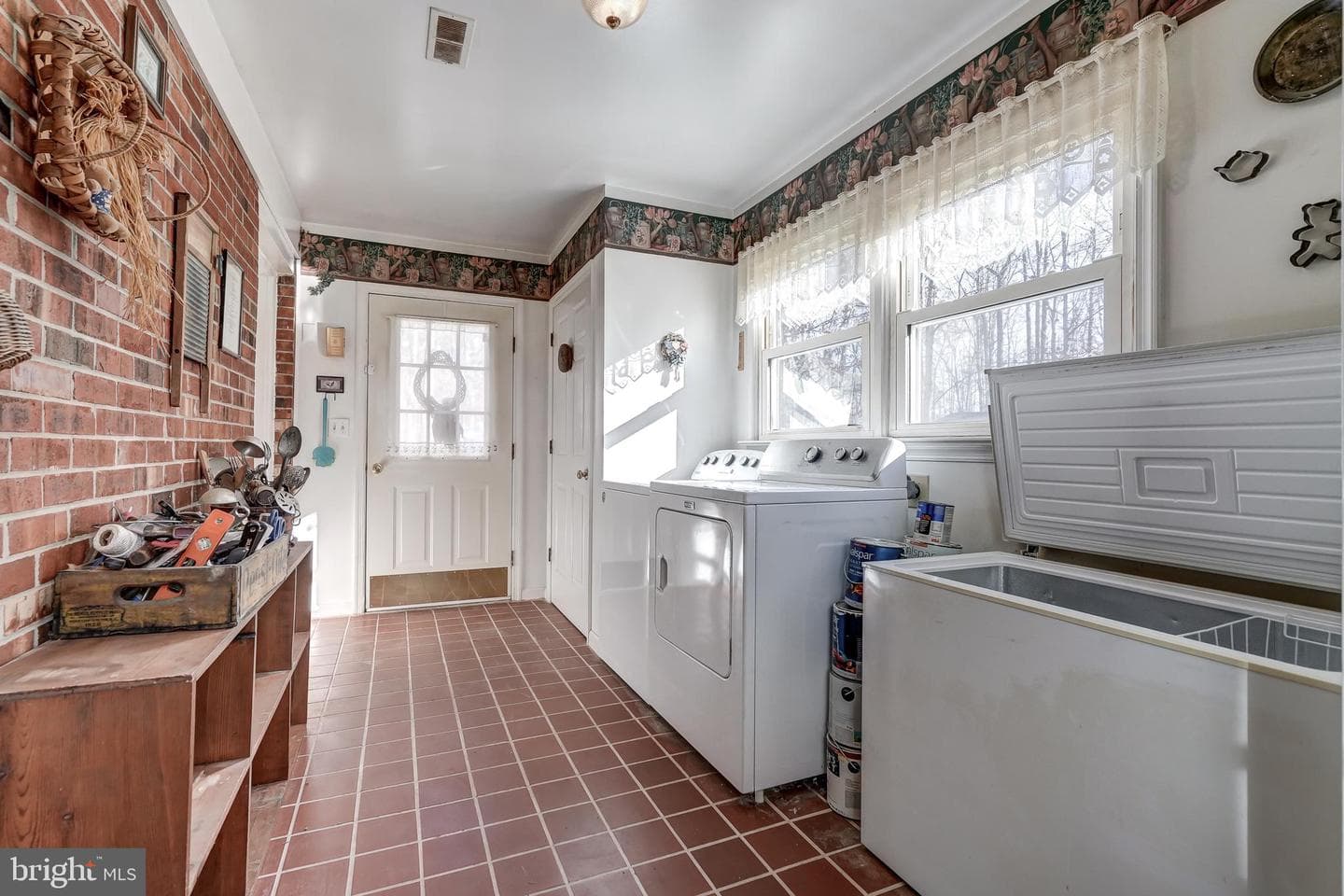 209 Walnut Woods Drive photo 34