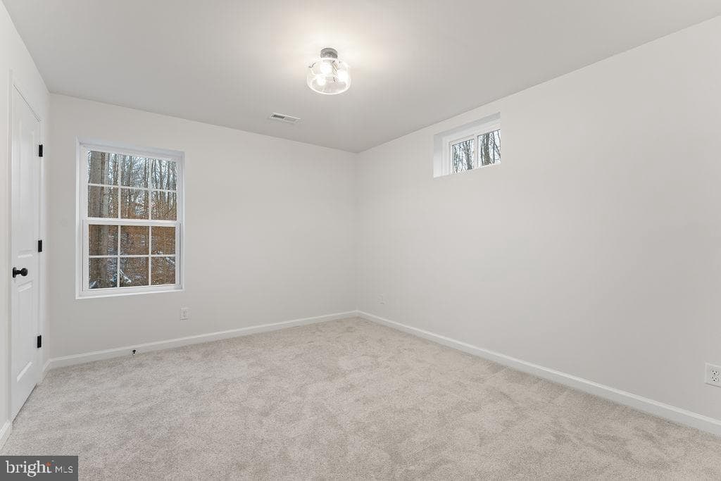 145 Everett Lane photo 32