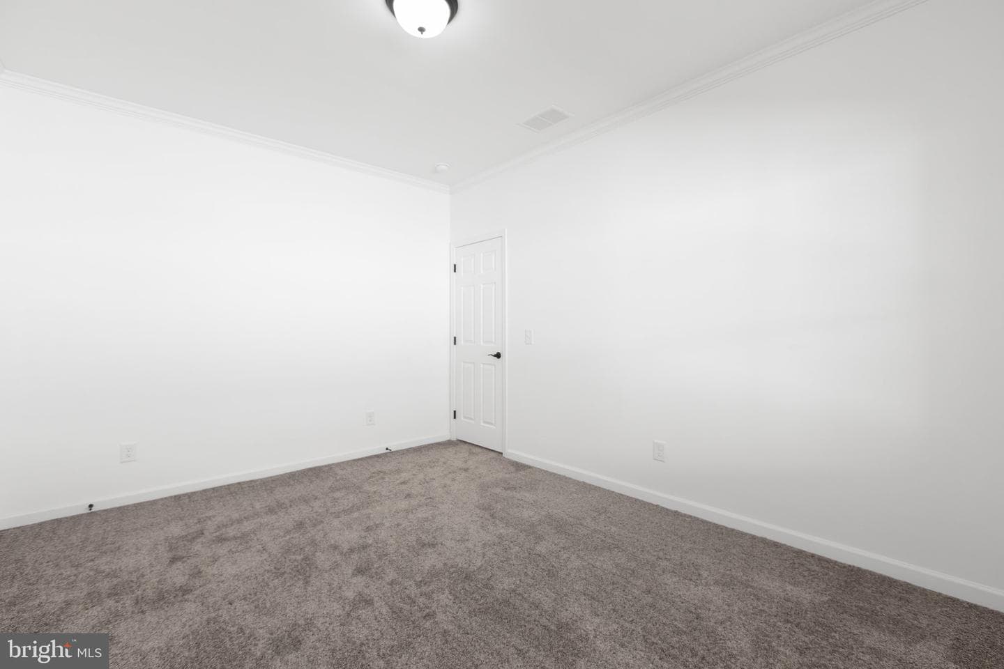 824 Mineral Avenue photo 30