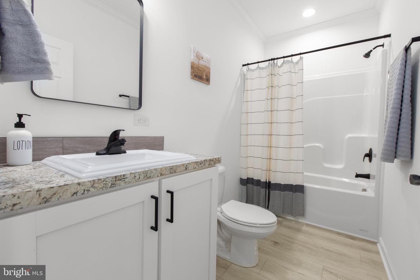 824 Mineral Avenue photo 32