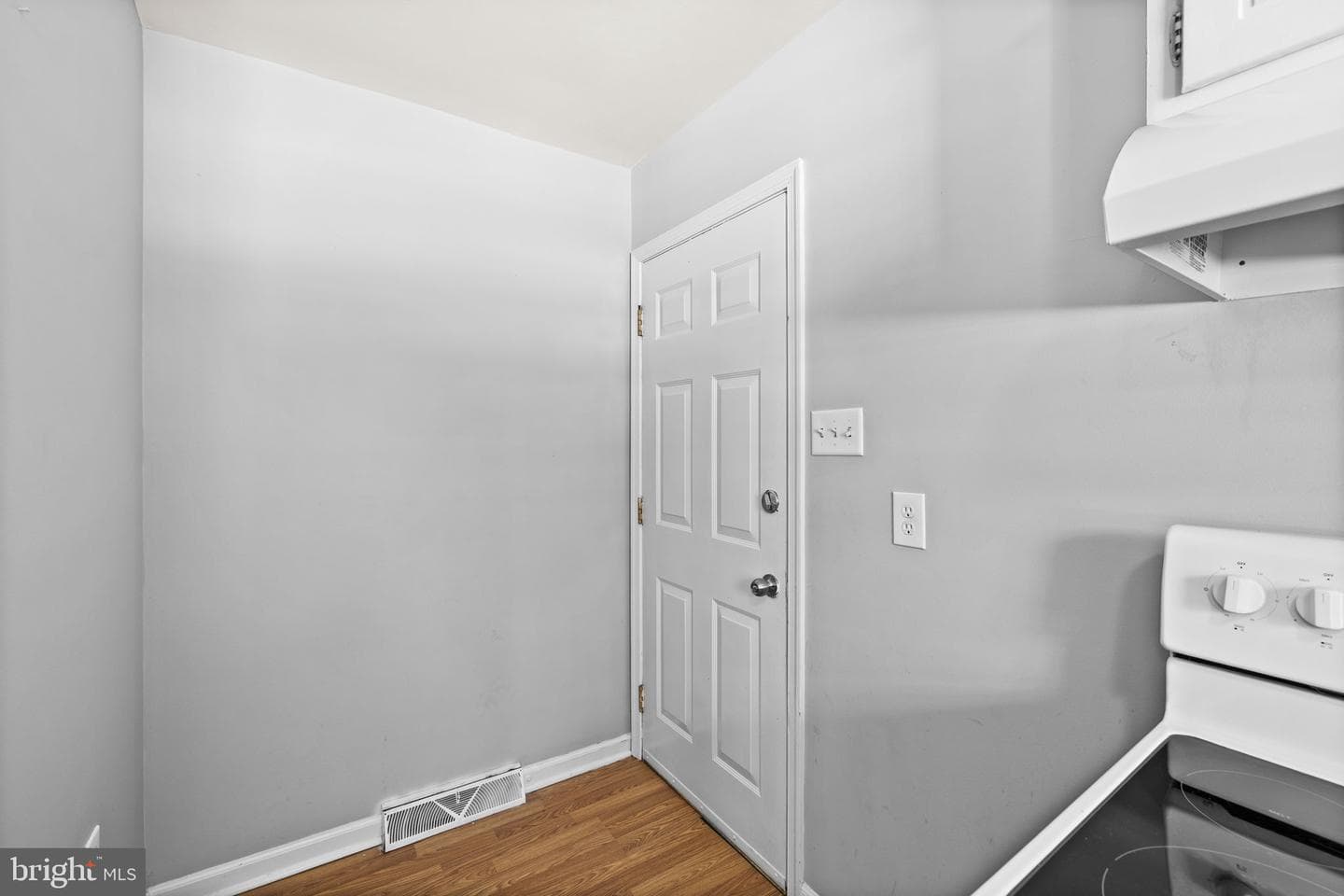 727 Chalklevel Road photo 21