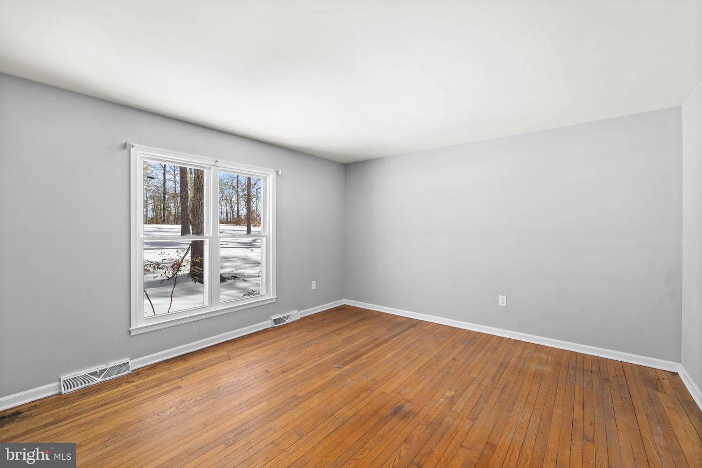 727 Chalklevel Road photo 3