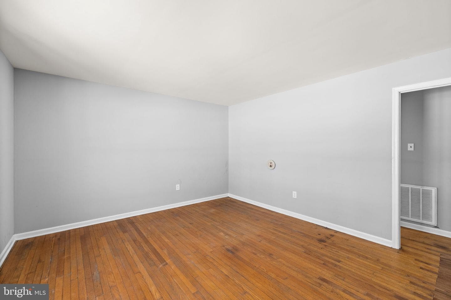727 Chalklevel Road photo 6