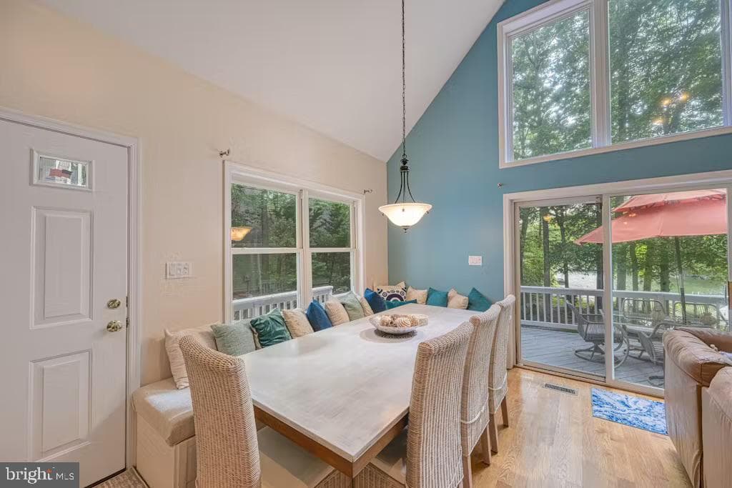 68 Emma Jane Lane photo 14