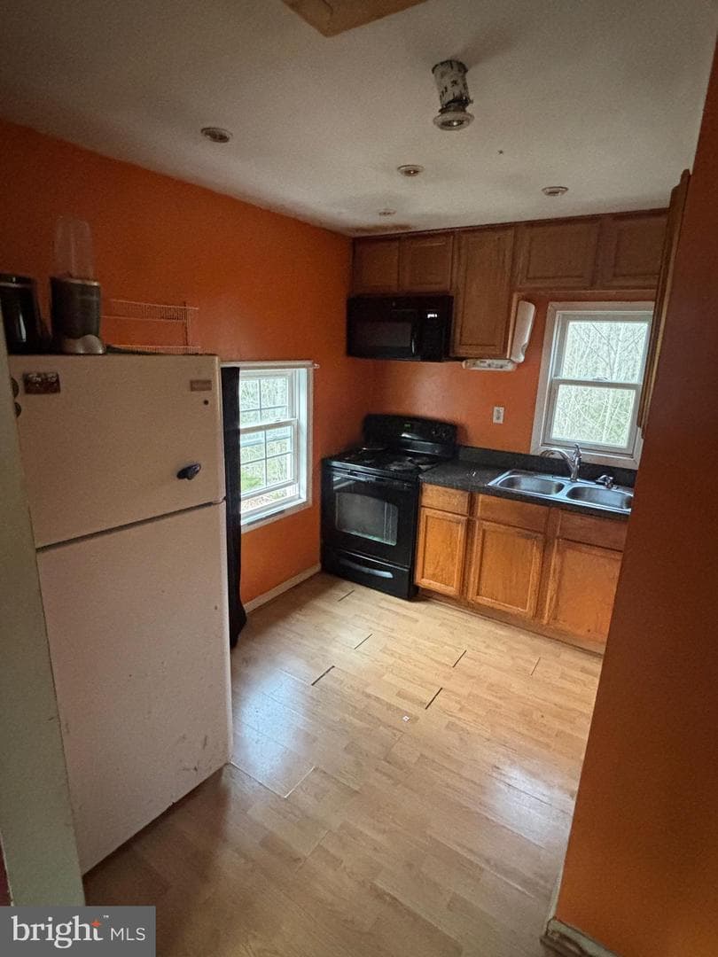 225 Foxbrook Court photo 3