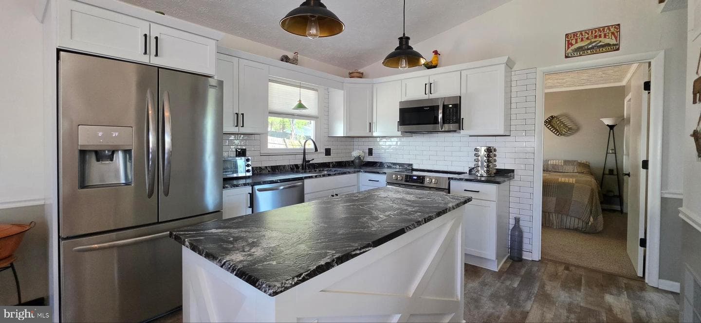 20 Lakeview Circle photo 3