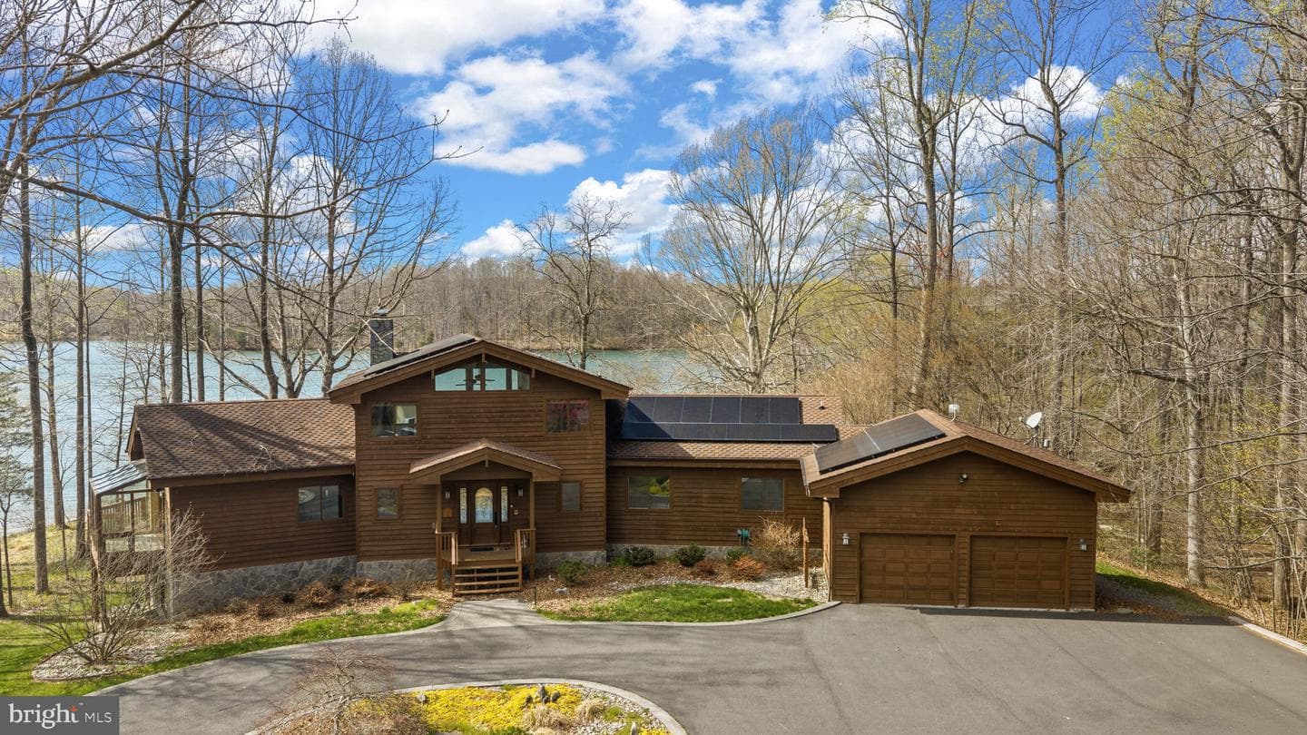 374 Sorbie Lane photo 3